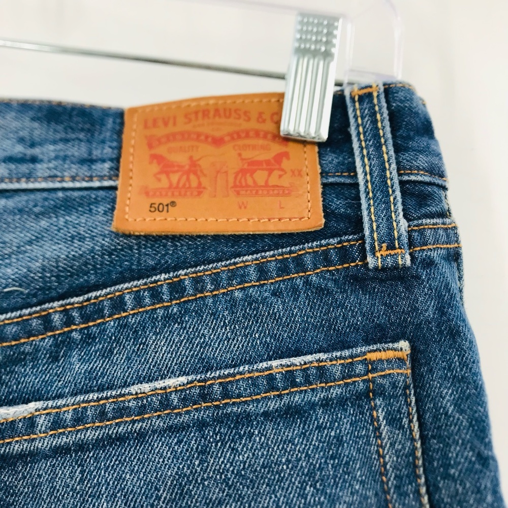 Levi's Women's 501 Mid Rise Denim Jeans Size 28 - Picture 8 of 9